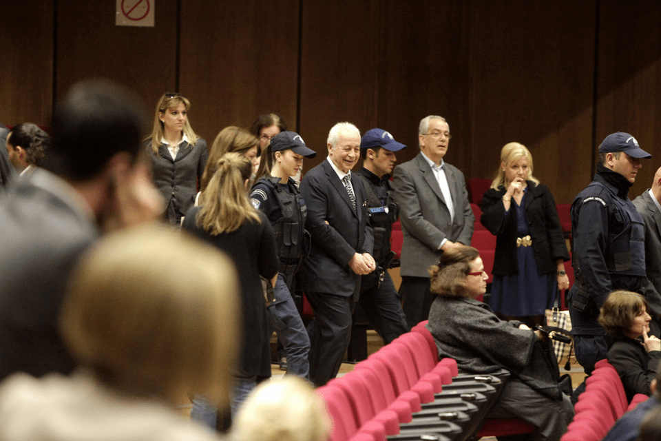 Ο Ακης, η Βίκυ, ο Σμπώκος, ο Λυκουρέζος και ο Κούγιας στη μεγάλη δίκη [εικόνες] | iefimerida.gr 2