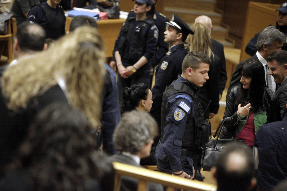 Ο Ακης, η Βίκυ, ο Σμπώκος, ο Λυκουρέζος και ο Κούγιας στη μεγάλη δίκη [εικόνες] | iefimerida.gr 8