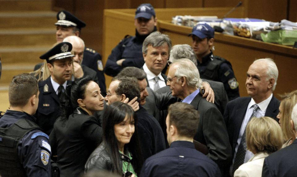 Ο Ακης, η Βίκυ, ο Σμπώκος, ο Λυκουρέζος και ο Κούγιας στη μεγάλη δίκη [εικόνες] | iefimerida.gr 7