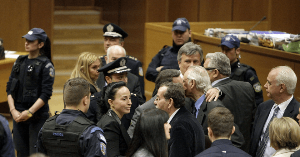 Ο Ακης, η Βίκυ, ο Σμπώκος, ο Λυκουρέζος και ο Κούγιας στη μεγάλη δίκη [εικόνες] | iefimerida.gr 6