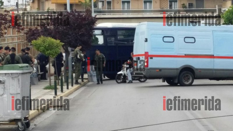 Δίκη Χρυσής Αυγής: Σε κλοιό ξανά ο Κορυδαλλός -Κλειστά σχολεία και κινητοποιήσεις κατοίκων [εικόνες] | iefimerida.gr 11