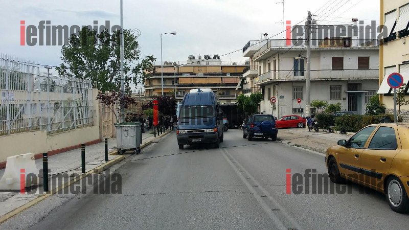 Δίκη Χρυσής Αυγής: Σε κλοιό ξανά ο Κορυδαλλός -Κλειστά σχολεία και κινητοποιήσεις κατοίκων [εικόνες] | iefimerida.gr 12