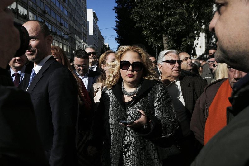 Γέμισαν κοστούμια και ταγιέρ οι δρόμοι -Πρώτη φορά επιστήμονες εναντίον ΣΥΡΙΖΑ [εικόνες] | iefimerida.gr 0