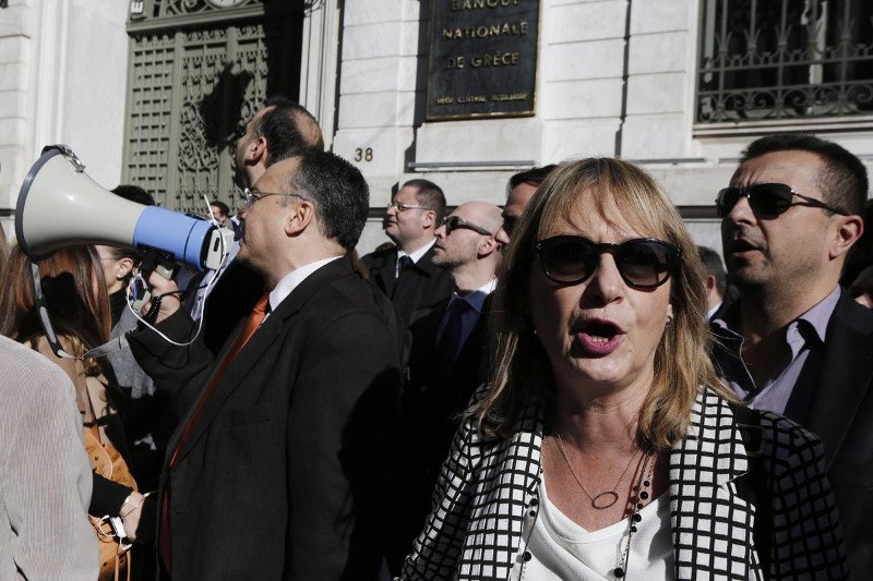 Γέμισαν κοστούμια και ταγιέρ οι δρόμοι -Πρώτη φορά επιστήμονες εναντίον ΣΥΡΙΖΑ [εικόνες] | iefimerida.gr 5