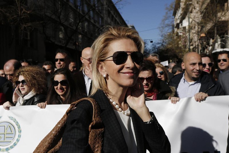 Γέμισαν κοστούμια και ταγιέρ οι δρόμοι -Πρώτη φορά επιστήμονες εναντίον ΣΥΡΙΖΑ [εικόνες] | iefimerida.gr 15