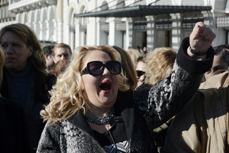 Γέμισαν κοστούμια και ταγιέρ οι δρόμοι -Πρώτη φορά επιστήμονες εναντίον ΣΥΡΙΖΑ [εικόνες] | iefimerida.gr 9