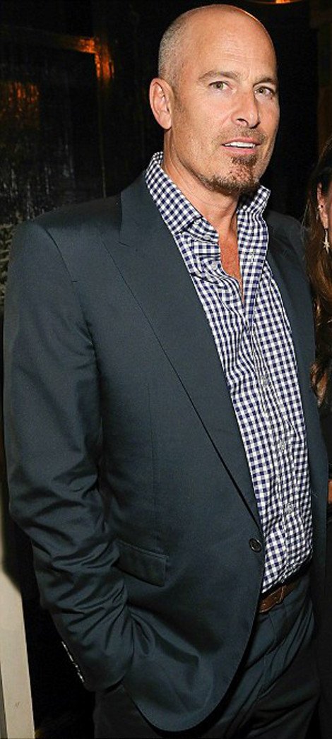 Το Vanity Fair βάζει φωτιά στο γάμο της Γκουίνεθ Πάλτροου: Η κρυφή σχέση της ηθοποιού με δικηγόρο | iefimerida.gr 0