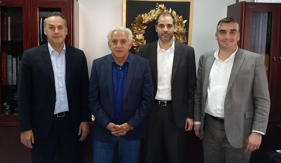 Στο πόδι η νότια Αθήνα με τους μετανάστες: 4 δήμαρχοι κατά Μουζάλα | iefimerida.gr 0