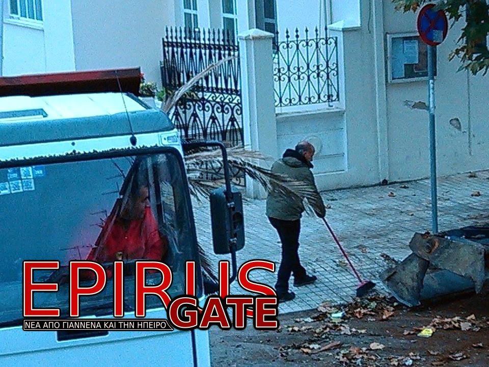 Δήμαρχος πάνω στη... σκουπιδιάρα: Η νέα μόδα στην τοπική αυτοδιοίκηση [εικόνες & βίντεο] | iefimerida.gr 1