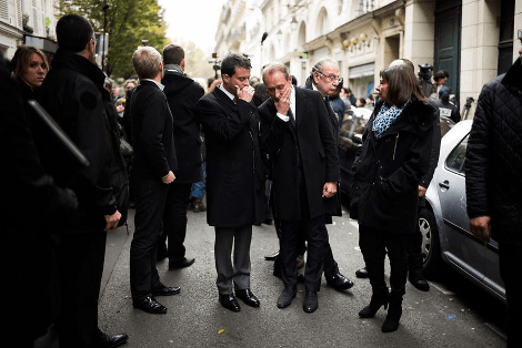 Ανθρωποκυνηγητό για τον εντοπισμό του ενόπλου που έσπειρε τον τρόμο στο Παρίσι [εικόνες] | iefimerida.gr 4