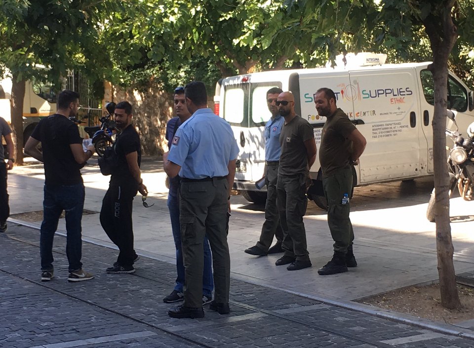 Εκπληκτοι οι τουρίστες στη Μακρυγιάννη δεν είχαν πού να πιουν καφέ -Ο δήμος σήκωσε όλα τα τραπεζοκαθίσματα | iefimerida.gr 0