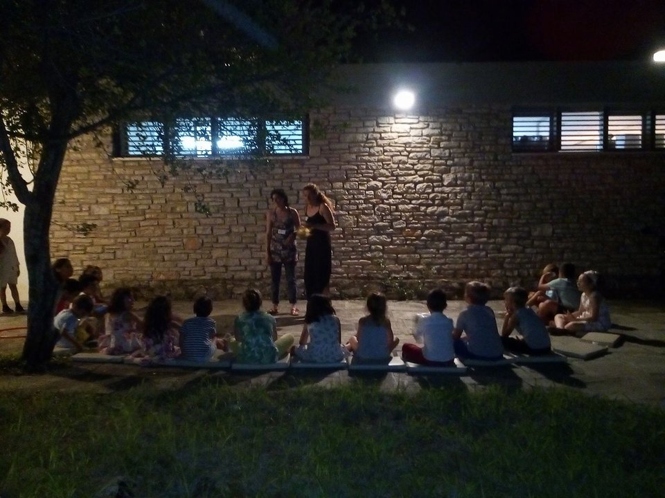 Δημιουργική απασχόληση για παιδιά στην Επίδαυρο -Την ώρα που οι γονείς βλέπουν την παράσταση | iefimerida.gr 0