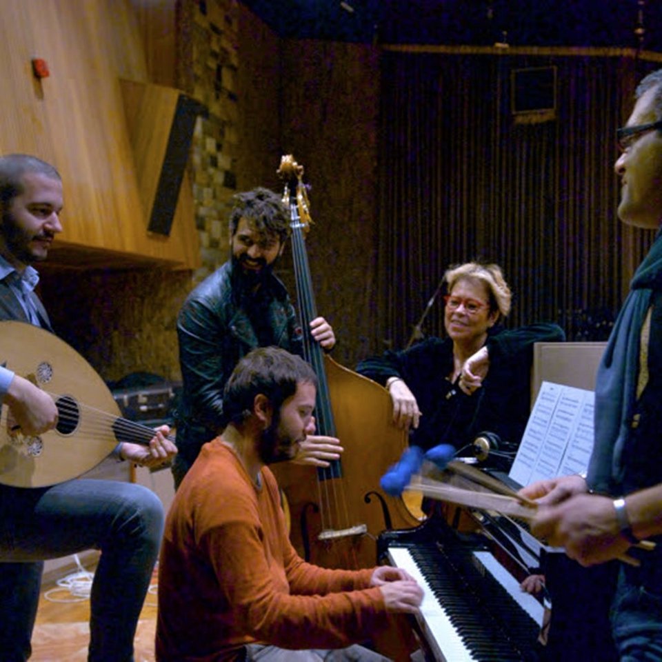 H Δήμητρα Γαλάνη και 4 δεξιοτέχνες μουσικοί παίζουν με τον... Chronos [εικόνες, βίντεο] | iefimerida.gr 0