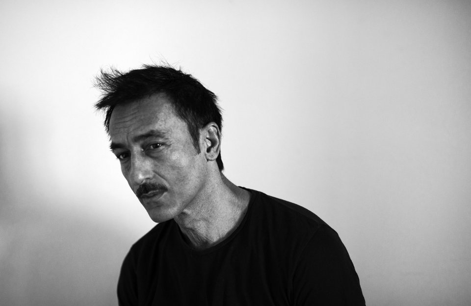 Ιντριγκάρουν οι πρώτες φωτογραφίες της παράστασης του Δημήτρη Παπαϊωάννου στη Στέγη [εικόνες] | iefimerida.gr 7