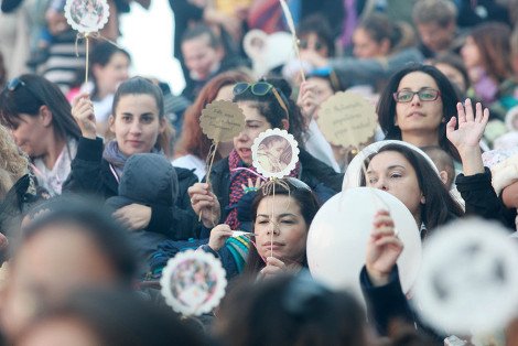 Γέμισαν μωρά και χαμόγελα οι πλατείες: Οι Ελληνίδες θήλασαν δημόσια σε 52 πόλεις [εικόνες] | iefimerida.gr 9