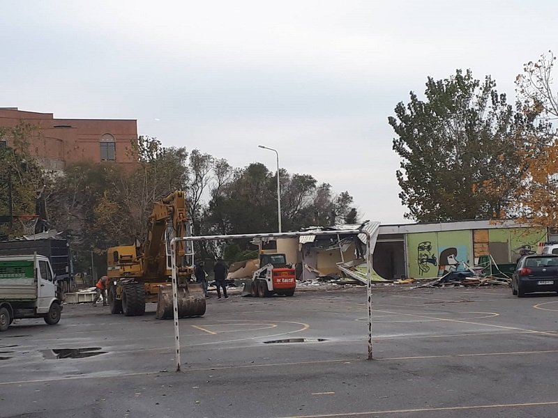 Συνεργεία του δήμου βρίσκονται από το πρωί στο σημείο