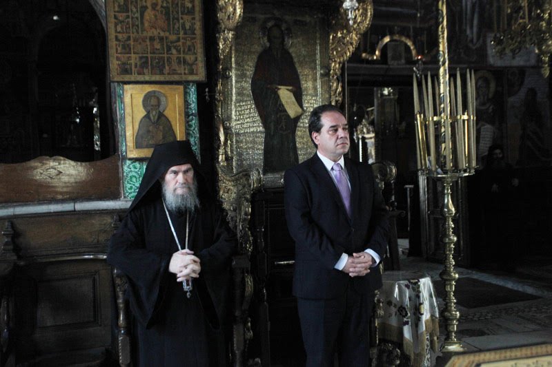 Στη Μονή Μεγίστης Λαύρας ο νέος πολιτικός διοικητής του Αγίου Ορους, Κωνσταντίνος Δήμτσας [εικόνες]   | iefimerida.gr 0