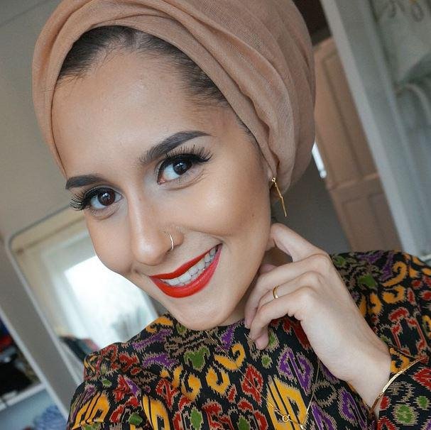 Πώς μια μουσουλμάνα με μαντήλα έγινε σταρ του BBC [εικόνες] | iefimerida.gr 2