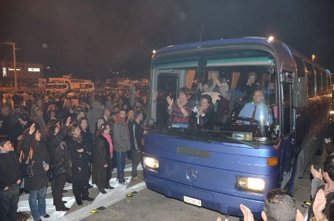 Οργή λαού στη Μαλακάσα: Εξαγριωμένοι κάτοικοι πυρπόλησαν κουβούκλιο διοδίων [εικόνες]  | iefimerida.gr 0