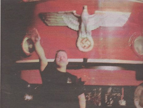 ΕΔΕ για τον διοικητή του ΑΤ Υδρας που απεικονίζεται να χαιρετά ναζιστικά -Γιατί δεν έχει μετακινηθεί από τη θέση του [εικόνα] | iefimerida.gr 0