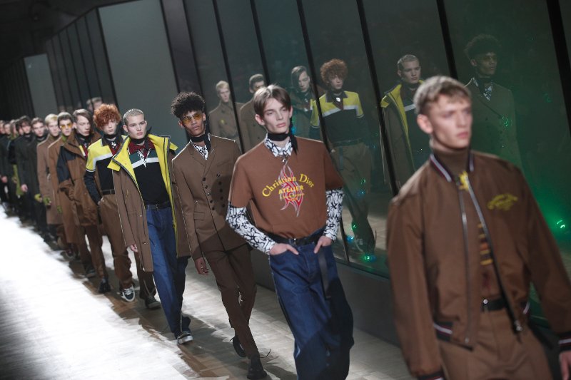 Aναστάτωση στον οίκο Dior έφεραν τα κίτρινα γιλέκα στο Παρίσι.