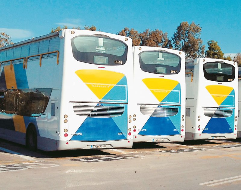 Το απίστευτο ελληνικό σίριαλ με τα διώροφα λεωφορεία [εικόνα] | iefimerida.gr 0