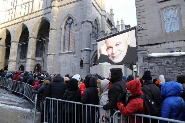 Κηδεία σαν τέλειο αμερικανικό σόου -Του συζύγου της Σελίν Ντιόν [εικόνες] | iefimerida.gr 4