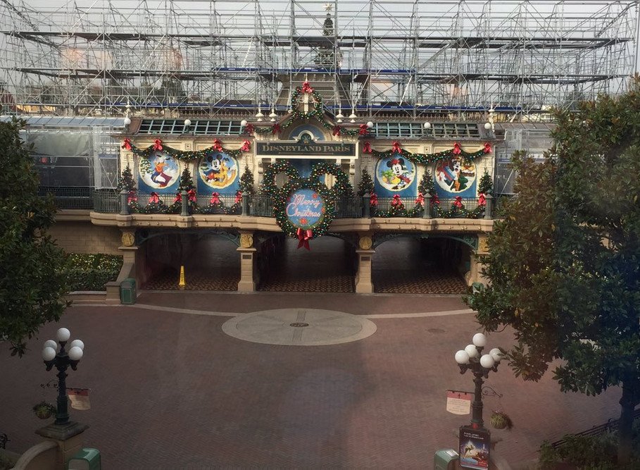 Ερημιά στη Disneyland -Κλειστή για πρώτη φορά από τότε που άνοιξε, το 1992 [εικόνες] | iefimerida.gr 2