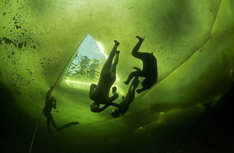 Κατάδυση στη βαθιά, παγωμένη, πράσινη... θάλασσα [εικόνες] | iefimerida.gr 5
