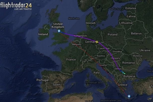 Η στιγμή που πετάνε μεθυσμένους Βρετανούς έξω από αεροπλάνο με προορισμό την Κρήτη[βίντεο] | iefimerida.gr 1