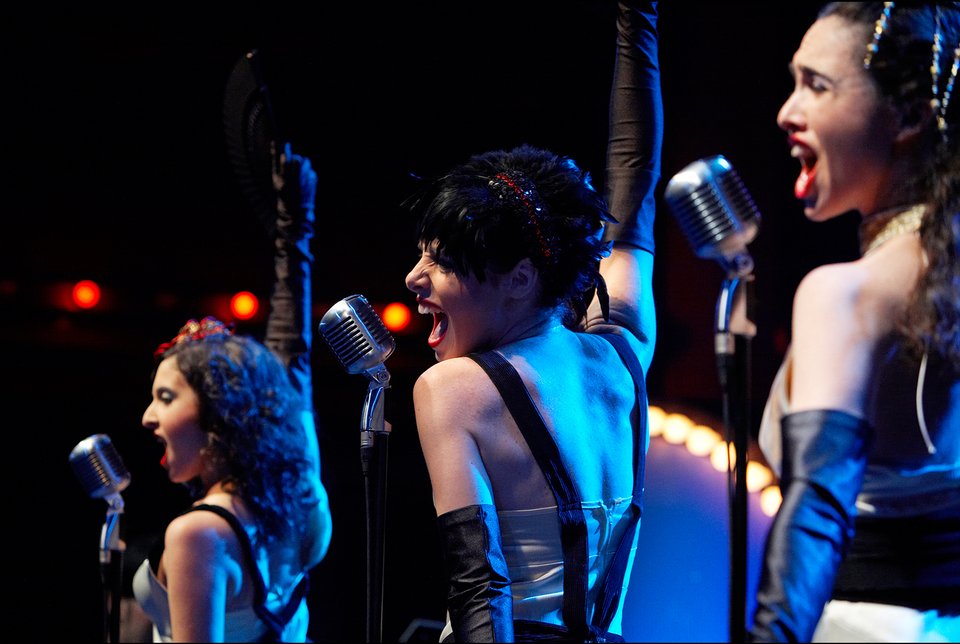 Σουίνγκ καμπαρέ πολλών βραβείων, από τις Divinas για τα Χριστούγεννα στο Half Note [εικόνες] | iefimerida.gr 0