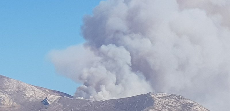 Αναζωπυρώθηκε η φωτιά στην Πάρο -Απομακρύνθηκαν κάτοικοι της περιοχής [εικόνες] | iefimerida.gr 3