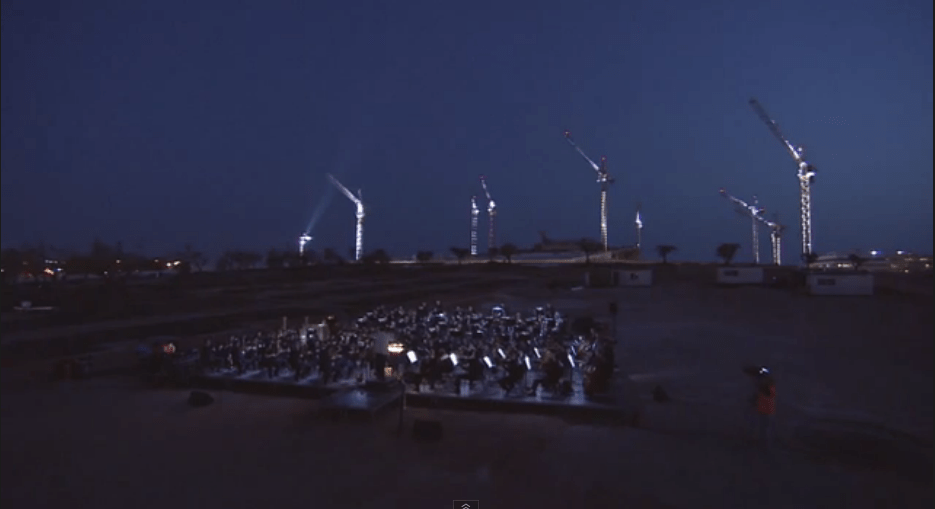 Δέκα γιγαντιαίοι γερανοί στο Φάληρο χόρεψαν φωτισμένοι το βράδυ της Τετάρτης. Αλήθεια! [εικόνες & βίντεο] | iefimerida.gr 3