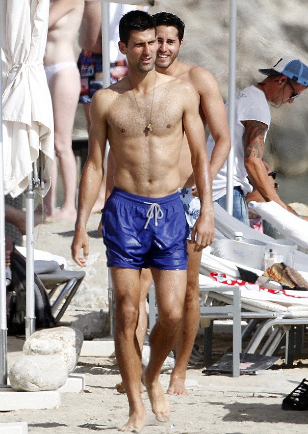 Ανδροπαρέα, ήλιος και θάλασσα -Ο Τζόκοβιτς στην Ιμπιζα, χωρίς την καλή του, για να ξεχάσει το Ρολάν Γκαρός [εικόνες] | iefimerida.gr 0