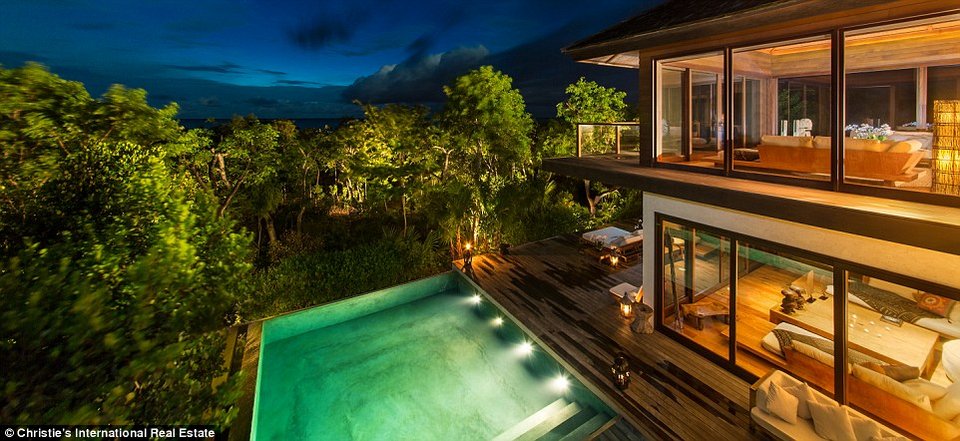 Παραλίες με άσπρη άμμο, θέα στον ωκεανό και πολυτελείς χώροι: Το παλάτι της Ντόνα Καράν στη μαγευτική Καραϊβική [εικόνες] | iefimerida.gr 2