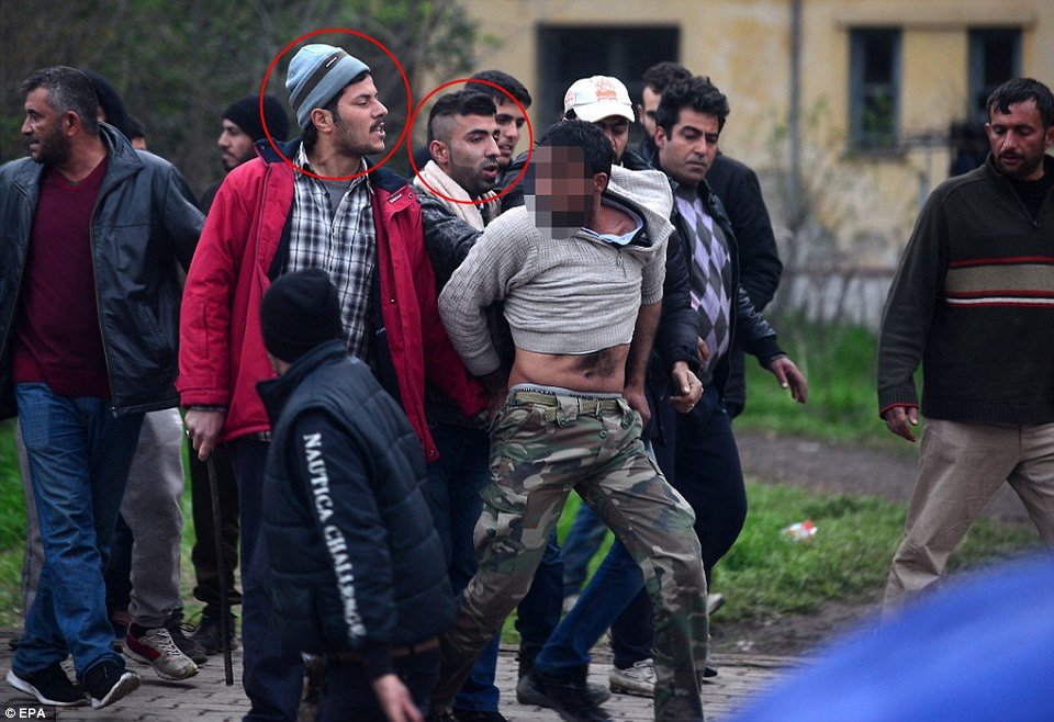 Σοκάρουν οι μαρτυρίες των Σύρων που έσωσαν την 7χρονη από τον παιδεραστή στην Ειδομένη [εικόνες] | iefimerida.gr 0