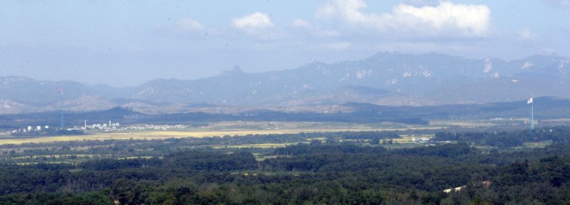 Ο Τραμπ σκέφτεται να επισκεφθεί την αποστρατικοποιημένη ζώνη στην κορεατική χερσόνησο | iefimerida.gr 3