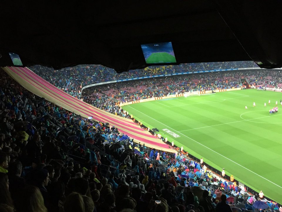 Καταλονία: Οι οπαδοί της Μπαρτσελόνα ζήτησαν «δικαιοσύνη» και «ελευθερία» [εικόνες & βίντεο] | iefimerida.gr 1