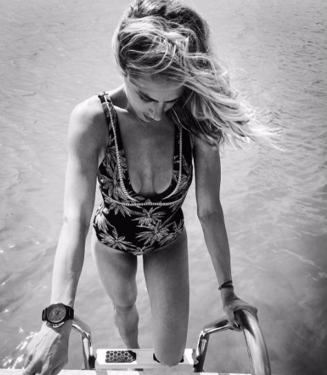 Ντορέττα Παπαδημητρίου: Με ολόσωμο σέξι μαγιό σε πισίνα [εικόνα]  | iefimerida.gr 0