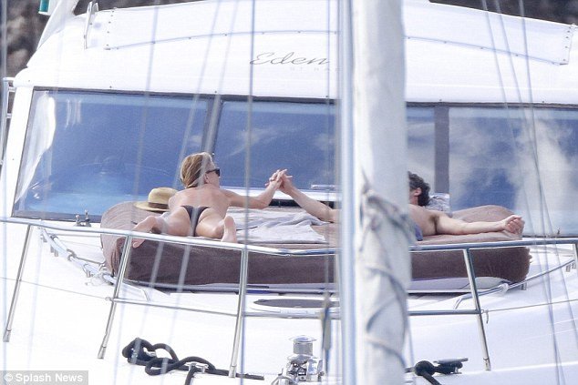 Μέσα στα μέλια με την πρώην του ο Πάτρικ Ντέμπσεϊ [εικόνες]  | iefimerida.gr 1