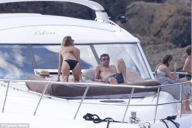 Μέσα στα μέλια με την πρώην του ο Πάτρικ Ντέμπσεϊ [εικόνες]  | iefimerida.gr 2