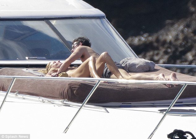 Μέσα στα μέλια με την πρώην του ο Πάτρικ Ντέμπσεϊ [εικόνες]  | iefimerida.gr 4