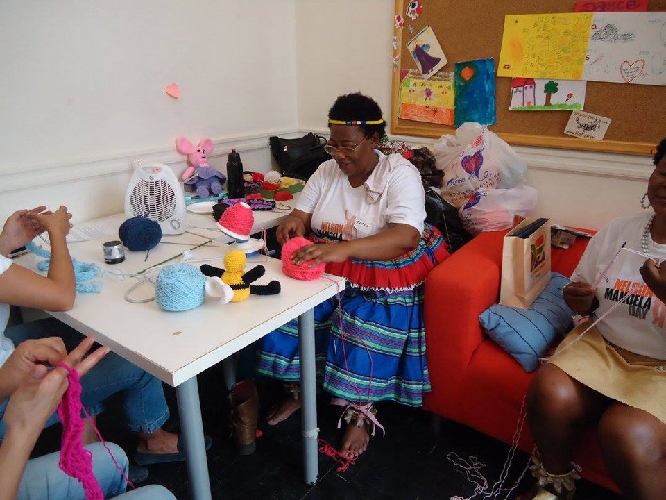 Οι δράσεις της έκθεσης documenta τον Νοέμβριο -Με πλέξιμο και yoga [πρόγραμμα]  | iefimerida.gr 0