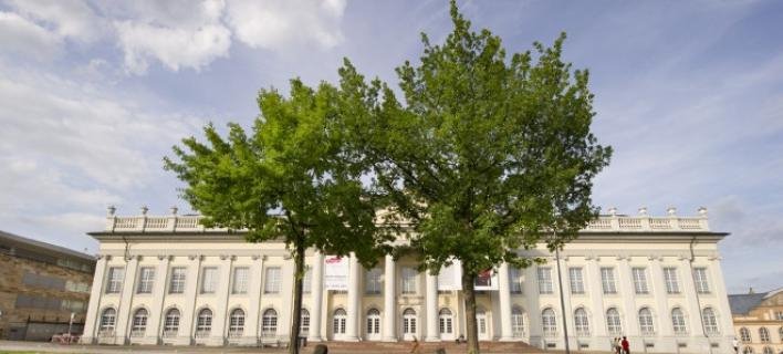 Όχι άλλη μια πορνογραφία της κρίσης: Η περίφημη γερμανική documenta πυροδοτεί την Αθήνα | iefimerida.gr 0