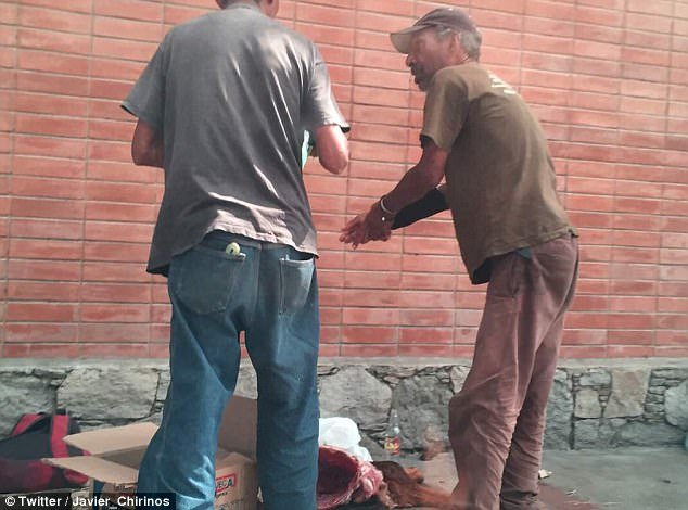 Φρίκη στη Βενεζουέλα: Σφάζουν και τρώνε σκύλους λόγω πείνας [Προσοχή: Σκληρές εικόνες] | iefimerida.gr 1