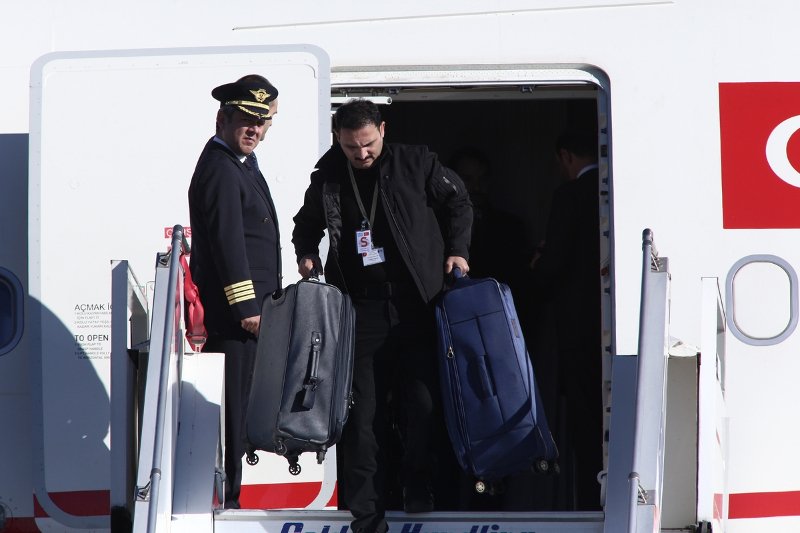 Ο Σουλτάνος στην Αθήνα: Αμέτρητες βαλίτσες, πολλά κοστούμια και ξανθιές σωματοφύλακες [εικόνες] | iefimerida.gr 11