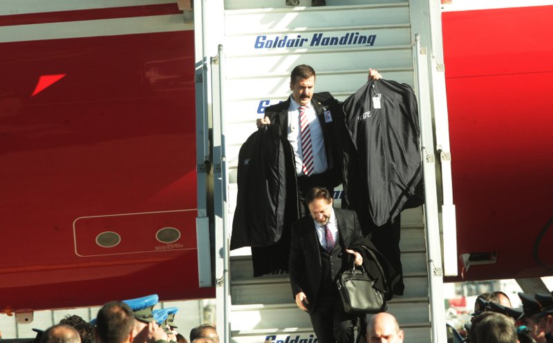 Ο Σουλτάνος στην Αθήνα: Αμέτρητες βαλίτσες, πολλά κοστούμια και ξανθιές σωματοφύλακες [εικόνες] | iefimerida.gr 8