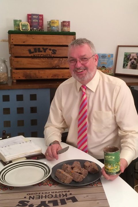 Οι χειρότερες δουλειές στον κόσμο -Δοκιμαστής σκυλοτροφής, επιθεωρητής χελιών και άλλα [εικόνες] | iefimerida.gr 0