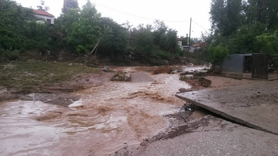 Πλήρης καταστροφή στην Κομοτηνή από την κακοκαιρία [εικόνες] | iefimerida.gr 1