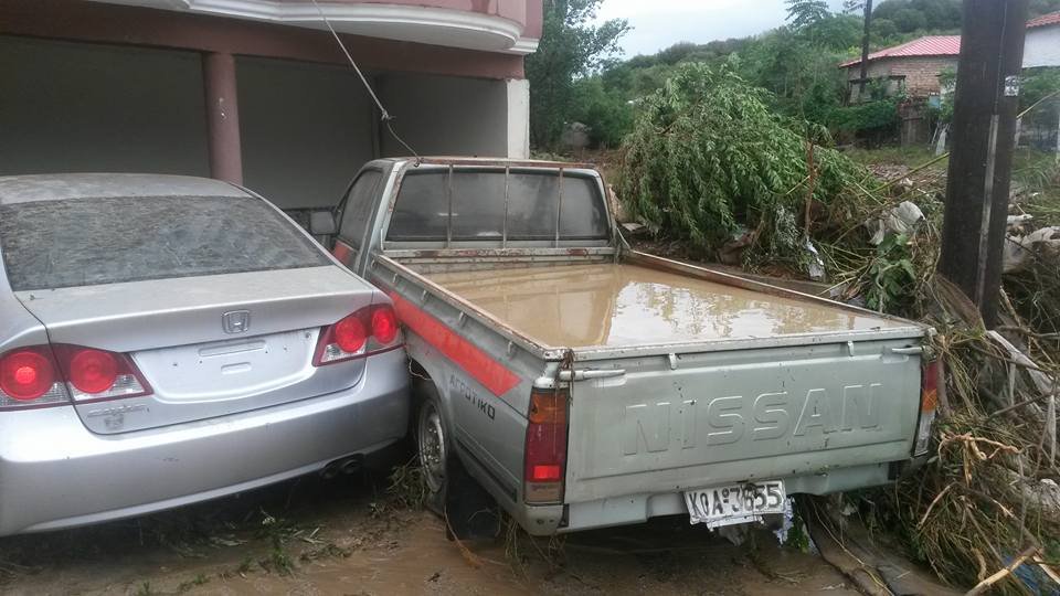 Πλήρης καταστροφή στην Κομοτηνή από την κακοκαιρία [εικόνες] | iefimerida.gr 0